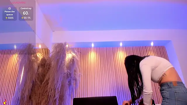 charlottewhitte online show from 12-27-24, 03:42