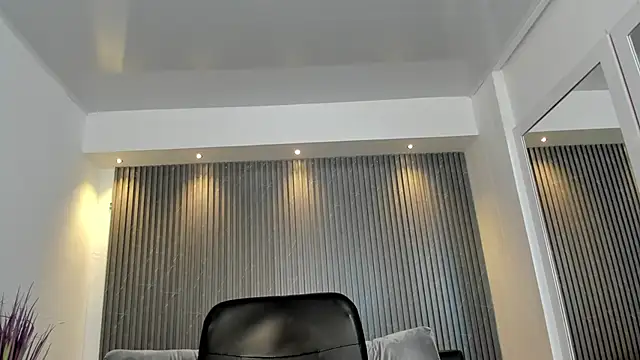 charlottewhitte online show from 01-05-25, 12:53