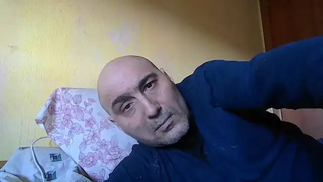 Snapshot of Analove1976 chatting on 02-15-26, 11:41 Analove1976 online show from 02-15-26, 11:41