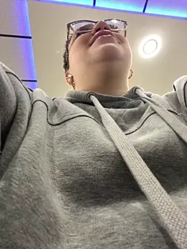 QueenNuttCollector online show from 02-15-25, 04:23