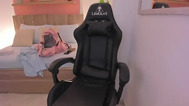 izaro22 online show from 03-14-25, 02:31