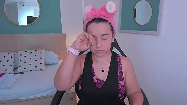 izaro22 online show from 03-22-25, 12:14