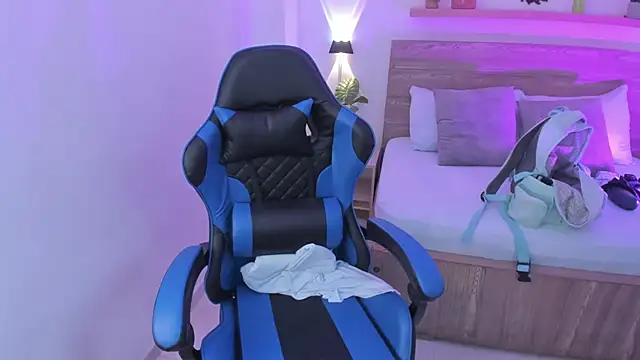 izaro22 online show from 09-15-25, 01:11