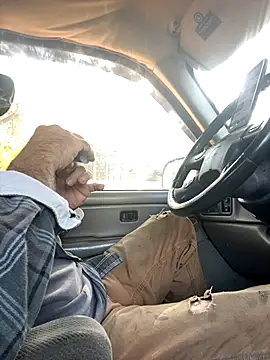 Snapshot of Themechanic420 chatting on 10-28-25, 02:31 Themechanic420 online show from 10-28-25, 02:31