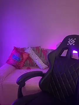 Snapshot of Your_insomniya chatting on 10-28-25, 09:50 Your insomniya online show from 10-28-25, 09:50