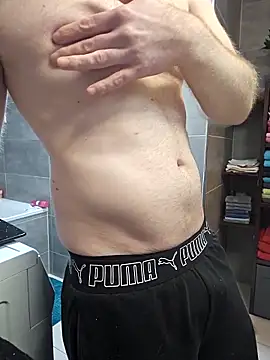 Snapshot of geiler89 chatting on 11-22-25, 05:39 geiler89 online show from 11-22-25, 05:39