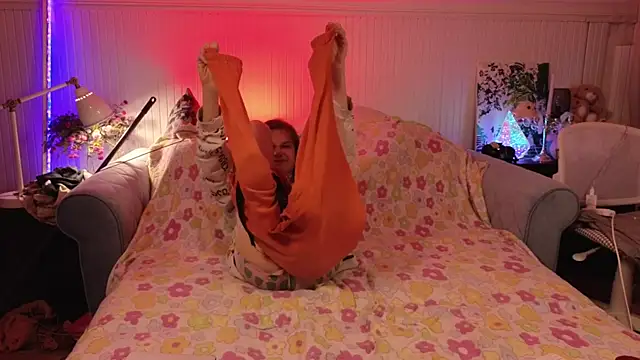 Snapshot of Frank_Fraer chatting on 10-12-25, 09:03 Frank Fraer online show from 10-12-25, 09:03