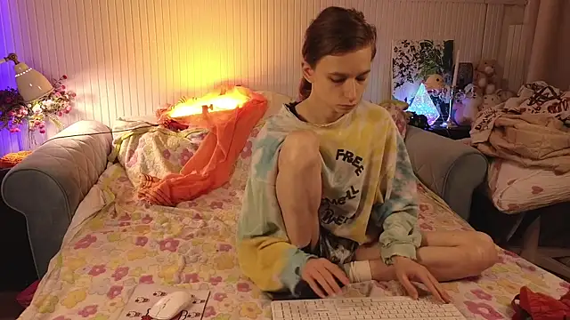 Snapshot of Frank_Fraer chatting on 10-15-25, 03:39 Frank Fraer online show from 10-15-25, 03:39