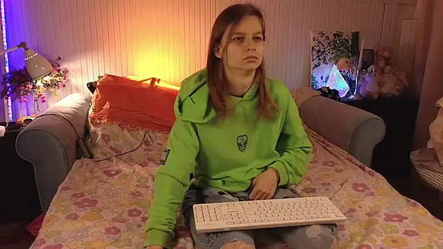 Snapshot of Frank_Fraer chatting on 10-16-25, 10:44 Frank Fraer online show from 10-16-25, 10:44