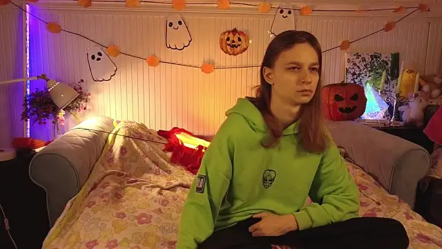 Snapshot of Frank_Fraer chatting on 10-19-25, 03:45 Frank Fraer online show from 10-19-25, 03:45