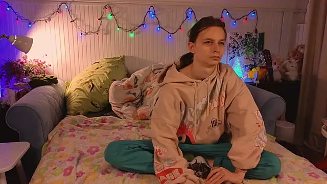 Snapshot of Frank_Fraer chatting on 11-14-25, 06:50 Frank Fraer online show from 11-14-25, 06:50