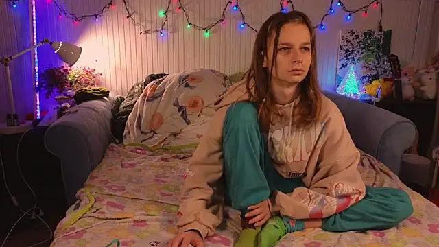 Snapshot of Frank_Fraer chatting on 11-15-25, 08:05 Frank Fraer online show from 11-15-25, 08:05