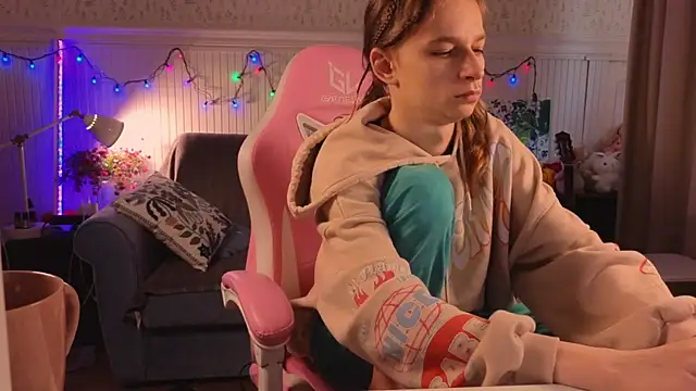 Snapshot of Frank_Fraer chatting on 11-21-25, 12:37 Frank Fraer online show from 11-21-25, 12:37