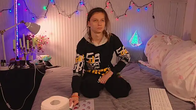 Snapshot of Frank_Fraer chatting on 11-25-25, 02:17 Frank Fraer online show from 11-25-25, 02:17