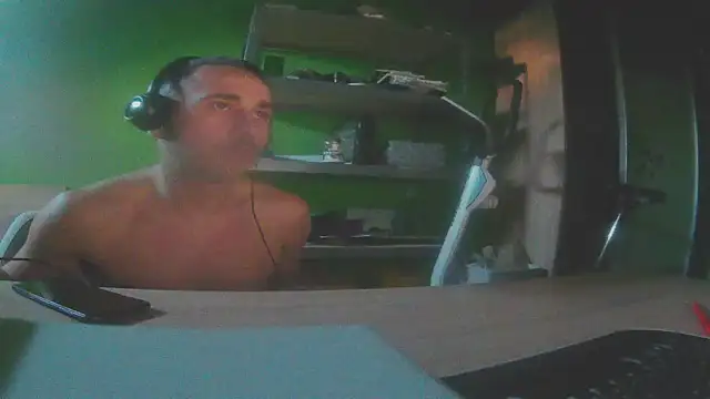 Snapshot of capoloveu chatting on 03-03-25, 03:20 capoloveu online show from 03-03-25, 03:20