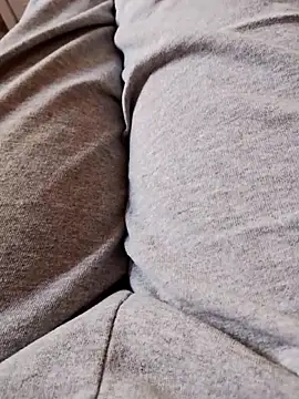 Snapshot of mysteriouscouple001 chatting on 11-28-25, 10:40 mysteriouscouple001 online show from 11-28-25, 10:40