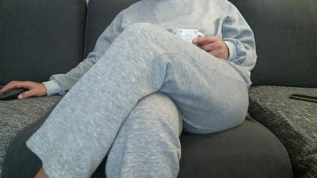 Snapshot of mysteriouscouple001 chatting on 11-30-25, 08:24 mysteriouscouple001 online show from 11-30-25, 08:24