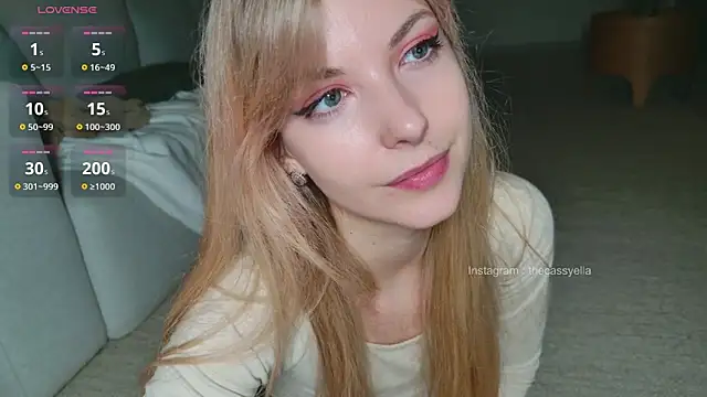 Snapshot of Cassycum chatting on 03-04-25, 10:05 Cassycum online show from 03-04-25, 10:05