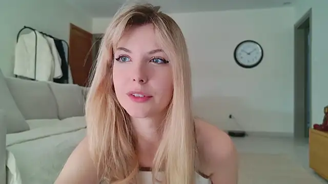 Snapshot of Cassycum chatting on 03-14-25, 02:08 Cassycum online show from 03-14-25, 02:08