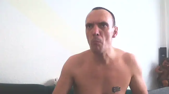 Snapshot of Penispumper81 chatting on 03-05-25, 01:06 Penispumper81 online show from 03-05-25, 01:06