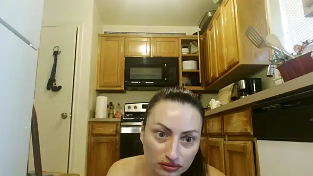 Snapshot of DiamondMonroeXo chatting on 10-17-25, 05:15 DiamondMonroeXo online show from 10-17-25, 05:15