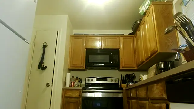 Snapshot of DiamondMonroeXo chatting on 10-24-25, 03:52 DiamondMonroeXo online show from 10-24-25, 03:52