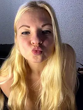 Snapshot of Julia_beauty chatting on 02-11-26, 05:29 Julia beauty online show from 02-11-26, 05:29