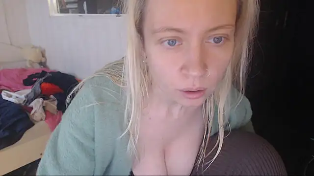 amanda kiss kiss online show from 11-28-25, 11:46