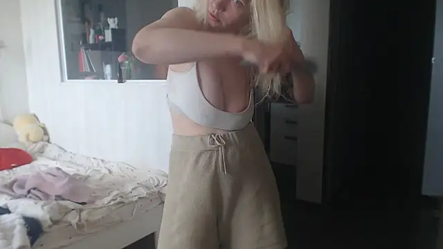 amanda kiss kiss online show from 04-13-26, 10:43