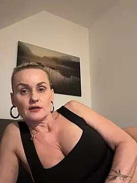 Snapshot of Daryyna chatting on 10-02-25, 05:53 Daryyna online show from 10-02-25, 05:53