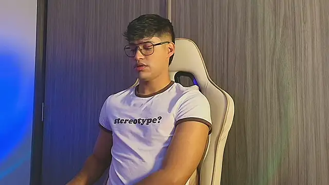 Jimmy Leeh  online show from 10-25-25, 03:58