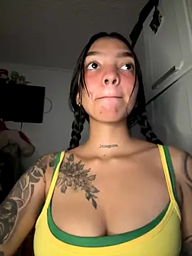 Snapshot of Valery_rhoades chatting on 12-21-25, 05:25 Valery rhoades online show from 12-21-25, 05:25