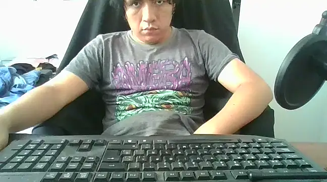 Snapshot of gianfranco1230 chatting on 02-18-25, 06:58 gianfranco1230 online show from 02-18-25, 06:58