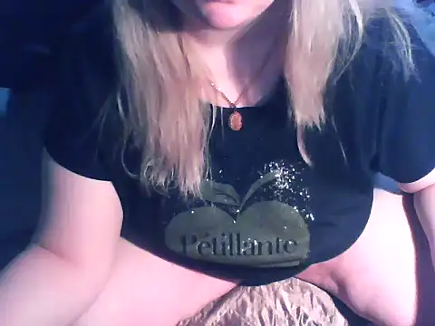 Snapshot of D_Marinna chatting on 04-02-26, 02:47 D Marinna online show from 04-02-26, 02:47