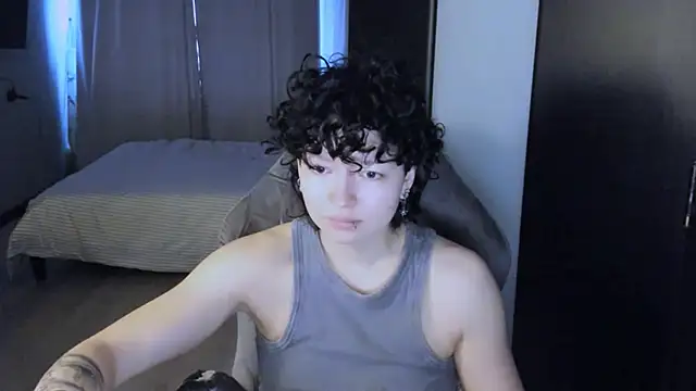 Snapshot of MiraiiTae chatting on 12-22-24, 11:00 MiraiiTae online show from 12-22-24, 11:00