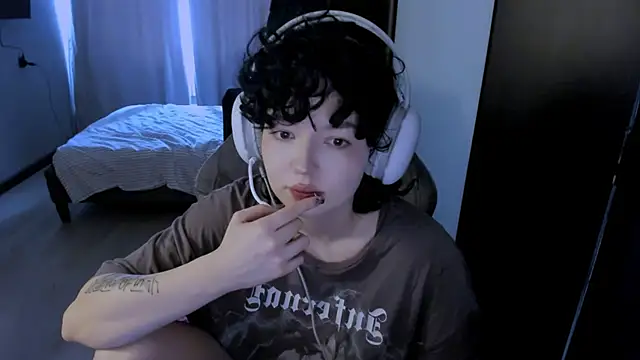 Snapshot of MiraiiTae chatting on 01-03-25, 08:43 MiraiiTae online show from 01-03-25, 08:43