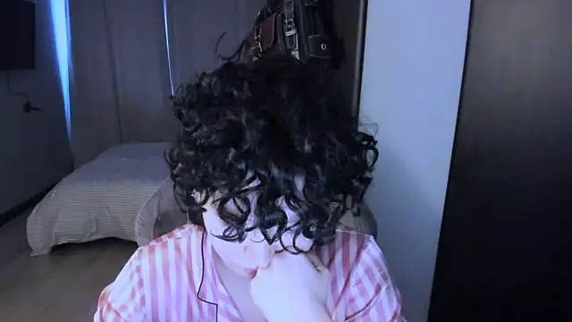 Snapshot of MiraiiTae chatting on 01-11-25, 10:40 MiraiiTae online show from 01-11-25, 10:40