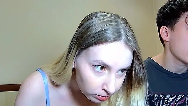 Snapshot of MiaAndWilliam chatting on 02-15-26, 04:58 MiaAndWilliam online show from 02-15-26, 04:58