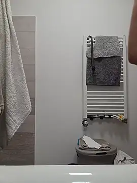 Snapshot of ToplessDragon@xh chatting on 04-13-26, 09:42 ToplessDragonxh online show from 04-13-26, 09:42