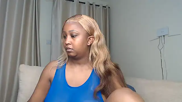 Snapshot of NIKKIE_LOVE chatting on 10-13-25, 01:16 NIKKIE LOVE online show from 10-13-25, 01:16