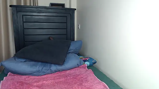 Snapshot of NIKKIE_LOVE chatting on 10-29-25, 03:42 NIKKIE LOVE online show from 10-29-25, 03:42