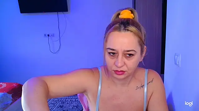 freyyamore1 online show from 02-05-26, 06:29