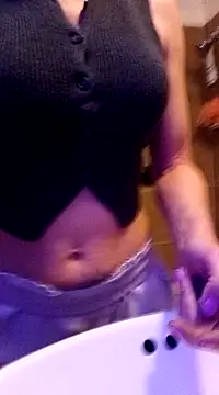 Snapshot of cammyquart chatting on 12-22-24, 05:34 cammyquart online show from 12-22-24, 05:34