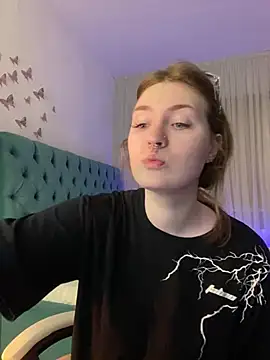 Snapshot of _Chlo__e chatting on 03-07-25, 10:43 Chlo e online show from 03-07-25, 10:43