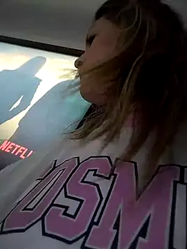 Mia Hampton online show from 12-21-24, 08:00