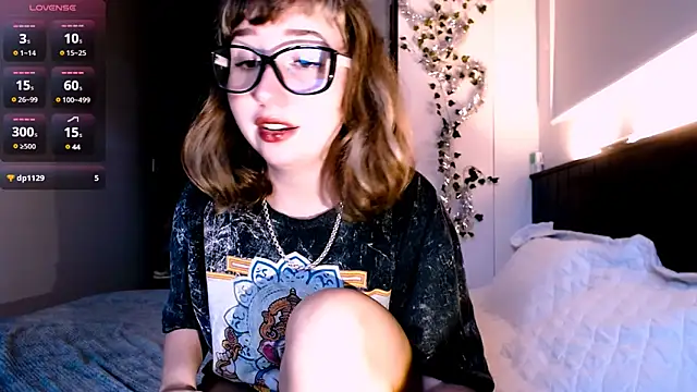 Snapshot of Cosmo_Riri chatting on 01-15-25, 06:33 Cosmo Riri online show from 01-15-25, 06:33