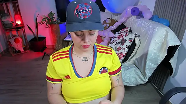 Cuttiealice online show from 01-17-25, 01:25