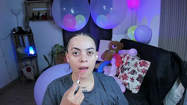 Cuttiealice online show from 01-19-25, 03:08