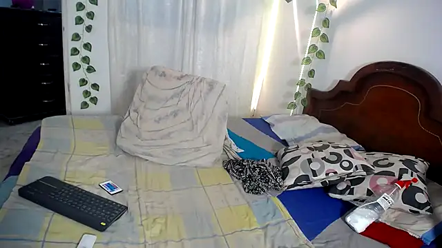 ivonne  hott1 online show from 10-17-25, 05:59