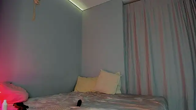 Snapshot of EllenMays chatting on 01-20-25, 08:18 EllenMays online show from 01-20-25, 08:18